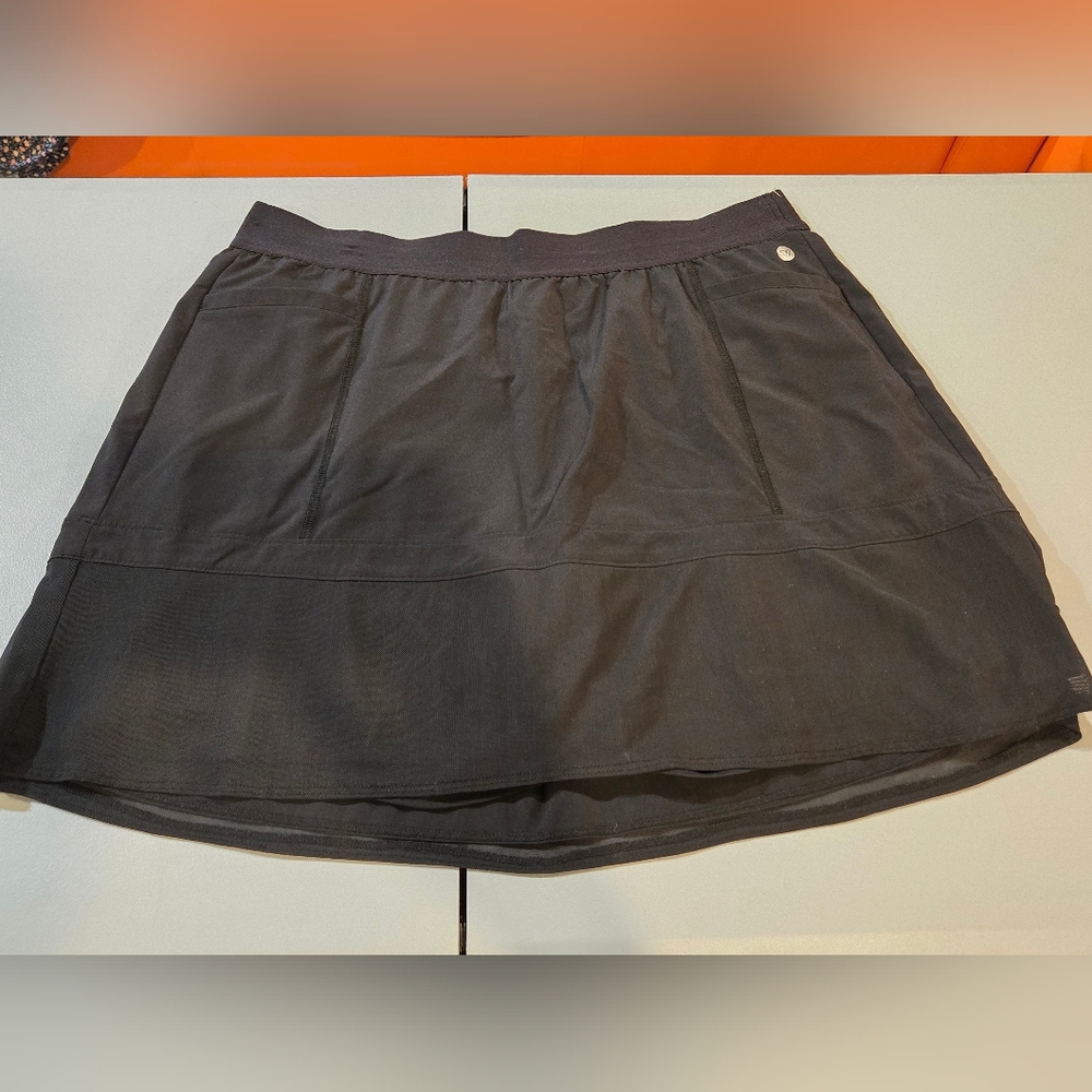 Livi Active Black Skater Skirt (5c24)
